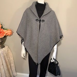 🩶🖤 Fashion Cape gray/black trim with collar one size